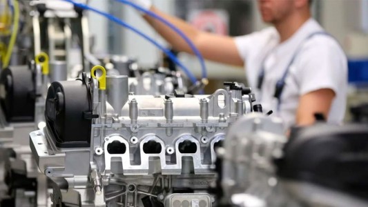 La industria no repunta: bajó 6,9% en junio y marcó 14 meses consecutivos de caída