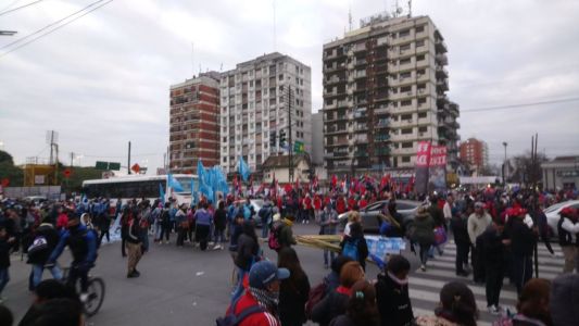 Organizaciones sociales marchan de Liniers al Congreso por "paz, pan, tierra, techo y trabajo”