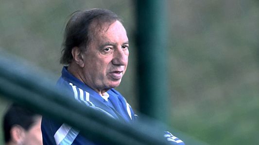 Carlos Bilardo recibió el alta pero sigue con controles médicos