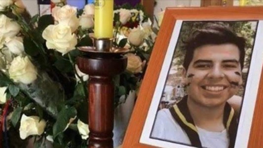 Descubrió que su novia de 15 años tenía un amante y lo mató de 85 puñaladas