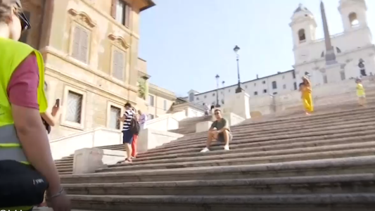 Roma: 400 euros de multa por sentarse en famosa escalinata