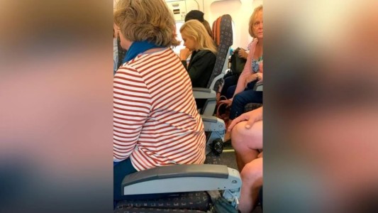 Una aerolínea le pidió a un pasajero que elimine una foto que la comprometía
