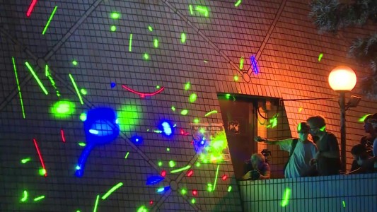 Espectáculo con láser, la nueva forma de protestar en Hong Kong