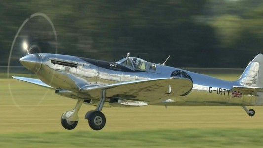 La vuelta al mundo en un avión de la segunda guerra