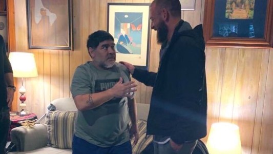 Dos potencias se saludan: la intimidad de la visita de De Rossi a Maradona