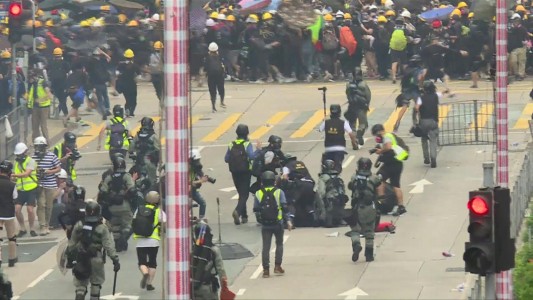 Incidentes durante nueva marcha prodemocracia en Hong Kong