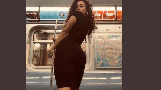 La insólita sesión de fotos de una mujer para lograr la selfie ideal