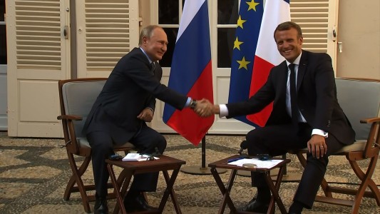 Putin y Macron liman asperezas