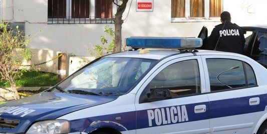 Tras robarle las zapatillas, le disparó en una pierna