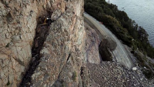 A 28 días del derrumbe, abrieron el paso entre La Angostura y Bariloche