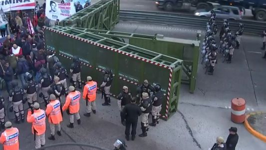 "Supervalla" para impedir el corte del Puente Peueyrredón de trabajadores despedidos