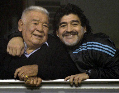 Está internado en estado crítico el padre de Diego Maradona