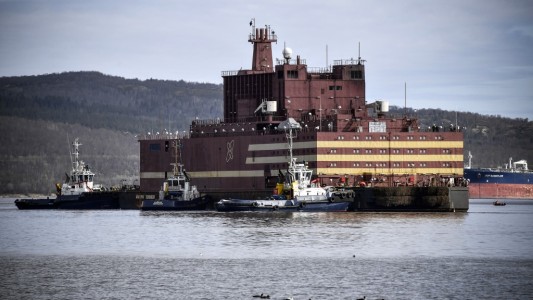 "Titanic nuclear": preocupación por la central nuclear flotante en el Ártico