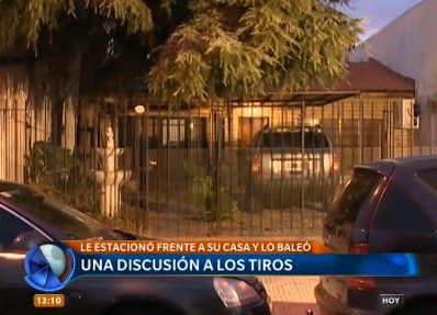 Baleó a un vecino porque tenía el auto estacionado frente a su casa