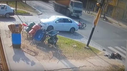 Choque en La Plata: por una maniobra ilegal, chocó y mató a un motociclista