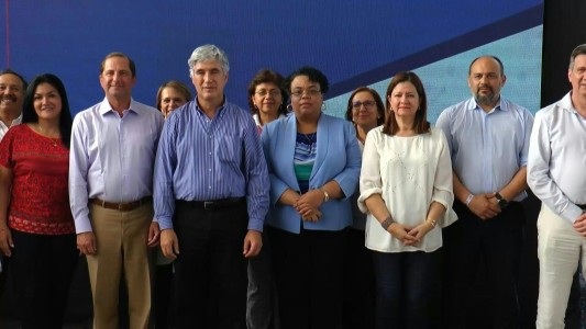 Once países americanos acuerdan tarjeta única de vacunación para venezolanos