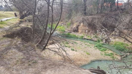 Encontraron el cuerpo desnudo y maniatado de un adolescente en un parque de Córdoba