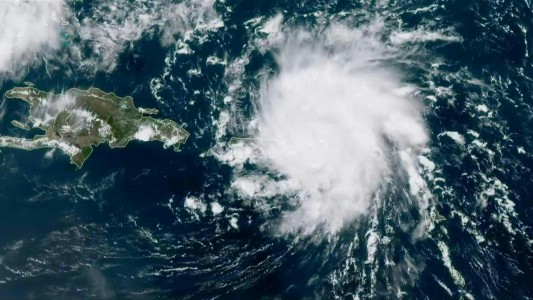 El huracán Dorian gana intensidad y amenaza Florida