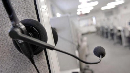 Ordenan indemnizar a telemarketer de prepaga por trabajo en condiciones inhóspitas