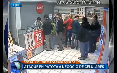 Un robo en patota en negocio de celulares