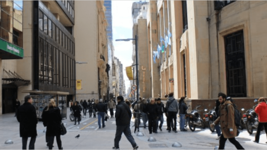 Por el DNU del Gobierno, los bancos atenderán hasta las 17