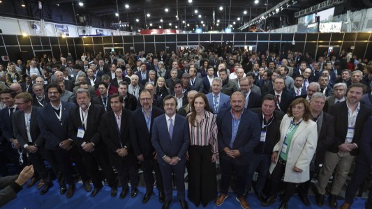 Ante industriales, Vidal recordó que  recibió "una provincia quebrada" y pidió "consensos"