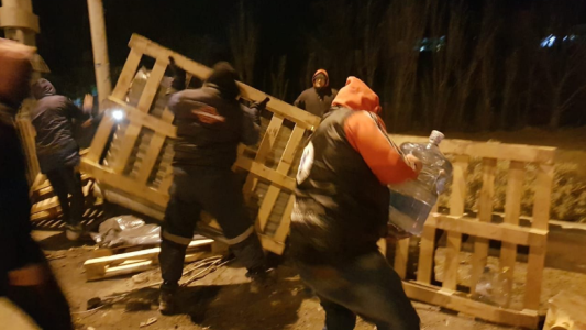 Una patota de petroleros desalojó a docentes que protestaban en Chubut