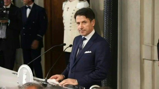 Nuevo gobierno en Italia tras un mes de crisis