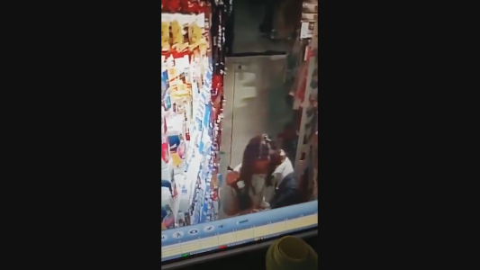 Escrachada por robarse un vino caro