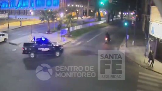 Ladrón perseguido termina con el agua al cuello