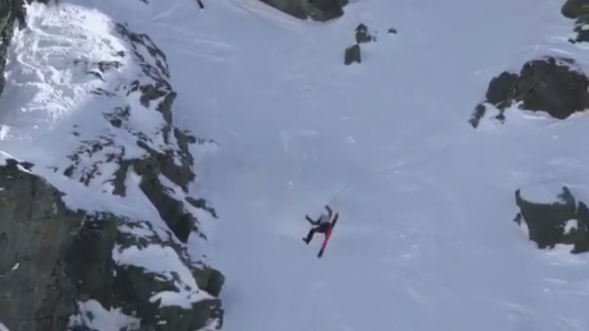 La esquiadora que se dio el palo de su vida (y vive para contarlo)