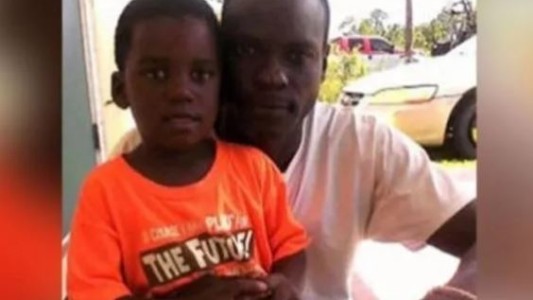 Huracán Dorian: un padre cree que a su hijo lo devoró un tiburón