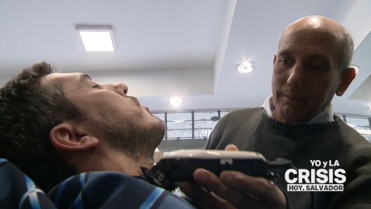 "Yo y la crisis": la historia de Salvador, el peluquero que no afloja