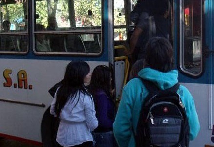 Boleto gratuito: avanza el proyecto para estudiantes pero deja afuera a docentes