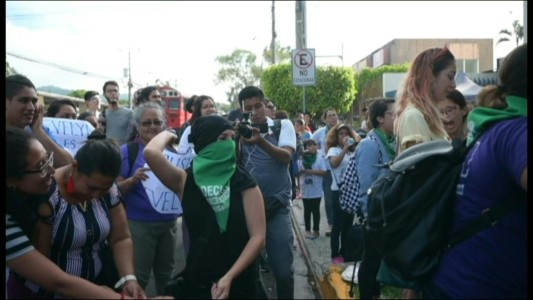 Marcha contra la criminalización de mujeres que perdieron embarazos