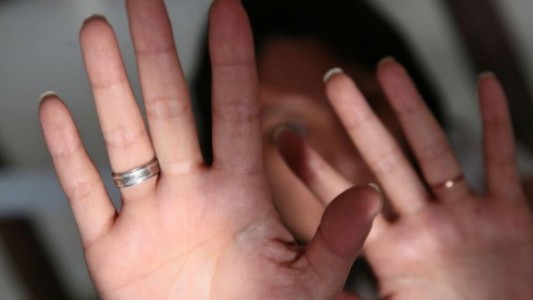 Violó a una mujer y la obligó a casarse para frenar la denuncia