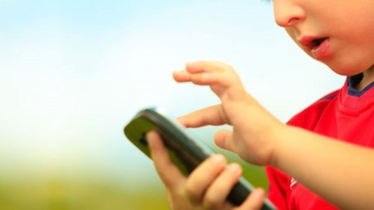 Un nene de 8 años se quitó la vida porque su abuelo le sacó el celular
