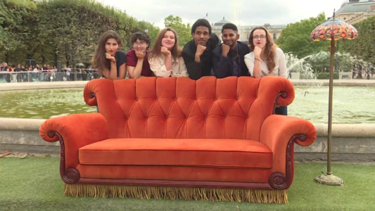 El emblemático sofá de “Friends” sale de gira por el mundo
