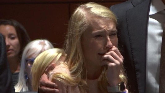 Una joven dio a luz y enterró a su bebé recién nacido en el patio de su casa: quedó en libertad