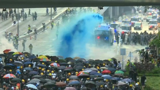 Violentos enfrentamientos en nueva marcha en Hong Kong