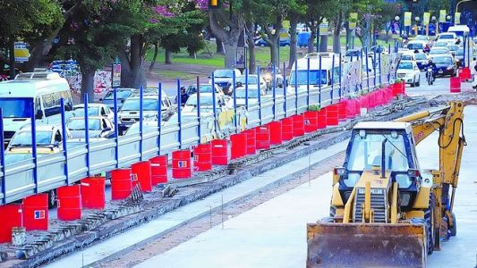 Condenan al gobierno porteño a indemnizar a una mujer que se cayó por las obras del Metrobus