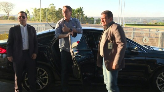 Bolsonaro fue dado de alta y seguirá la recuperación en Brasilia