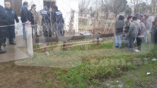 Hallaron un cadáver enterrado en el patio de una casa en Mar del Plata