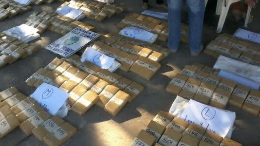 Una pareja fue detenida con 200 kilos de marihuana en su camioneta