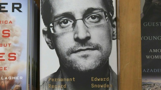 Snowden publicó un nuevo libro y EEUU ya lo demandó