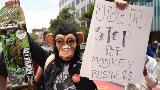 California: sancionaron la ley que convierte a choferes de Uber y Lyft en sus empleados