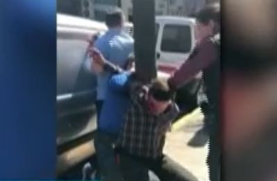 Le robaban, pidió ayuda desde el balcón y los vecinos casi linchan al ladrón