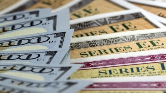 Advierten que tenedores de bonos argentinos deberán sufrir una quita de deuda