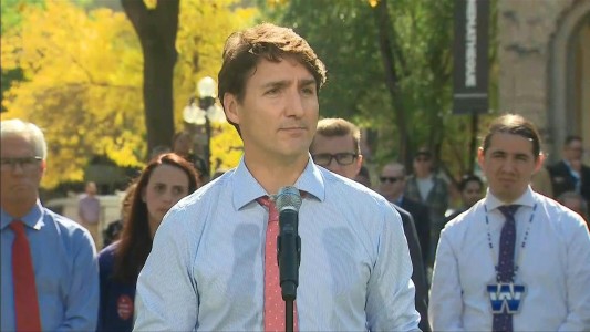 Trudeau pidió perdón por haberse pintado la cara de negro