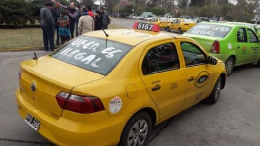 Multas de hasta $243 mil por trabajar como chofer de Uber en Córdoba
